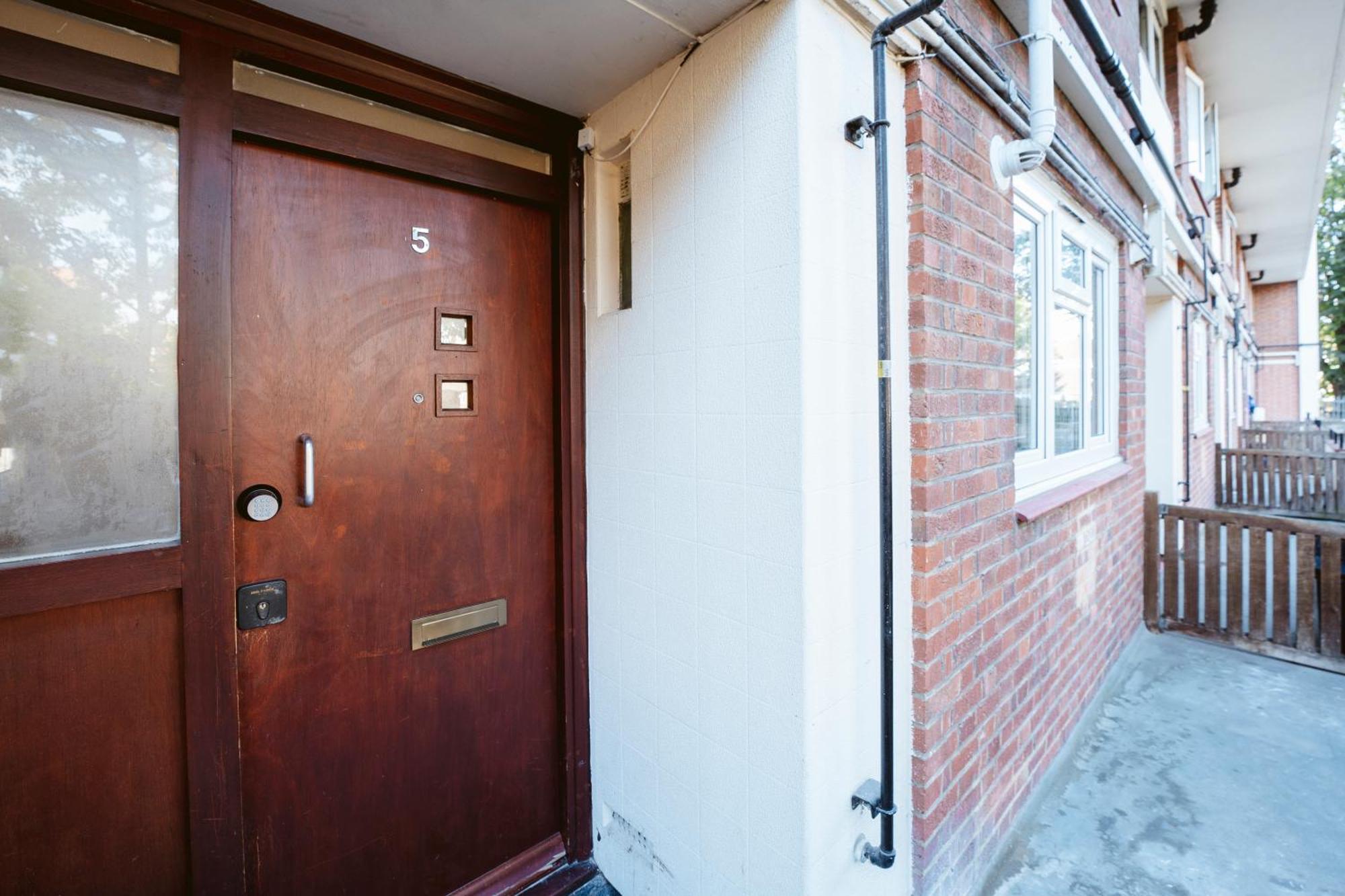 Deptford Bridge Double Rooms London Exterior photo
